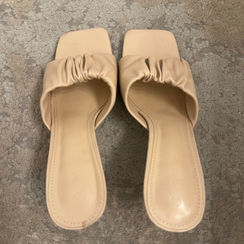 Elegant Cream Women's Slide Sandals